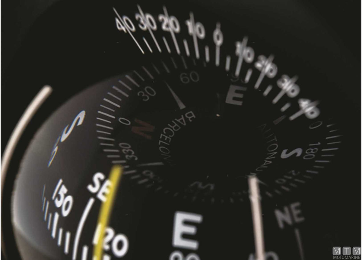 A-Nautic C9 bulkhead compass, black, Ø85 mm rose - original photo Motomarine Srl
