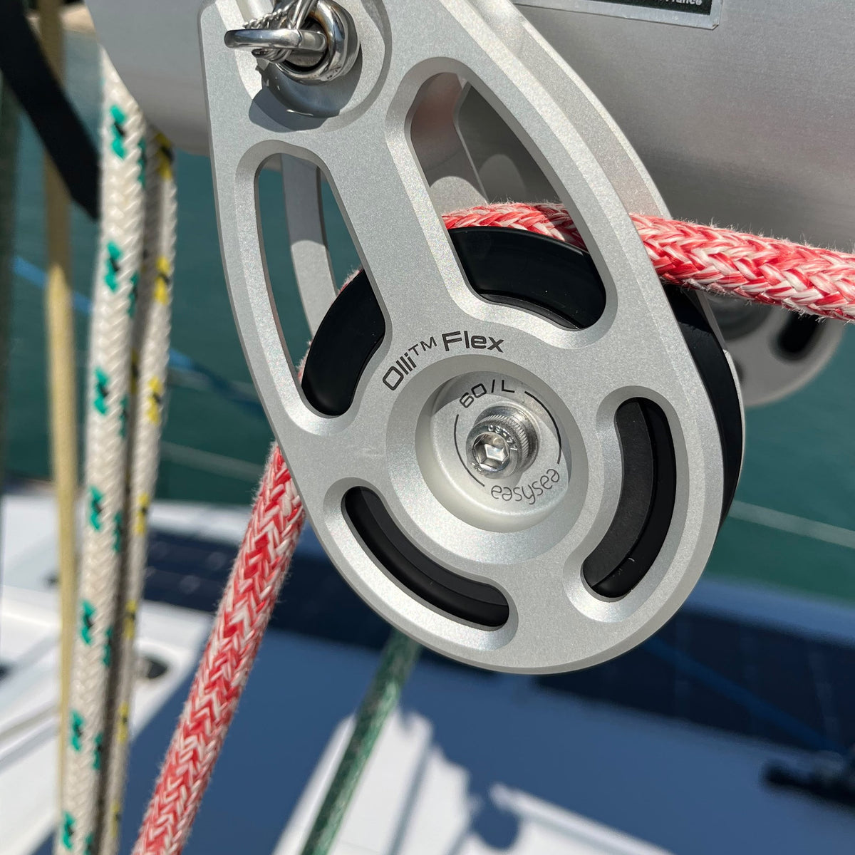 Detail of the Olli Flex 60 L engraving on the anodised aluminium cheek, block in use on the boom